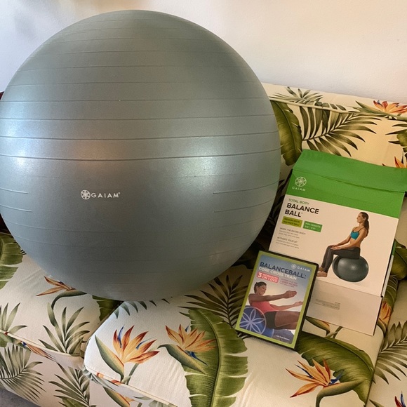 GAIAM Other - Gaiam Balance Ball w Workout DVD